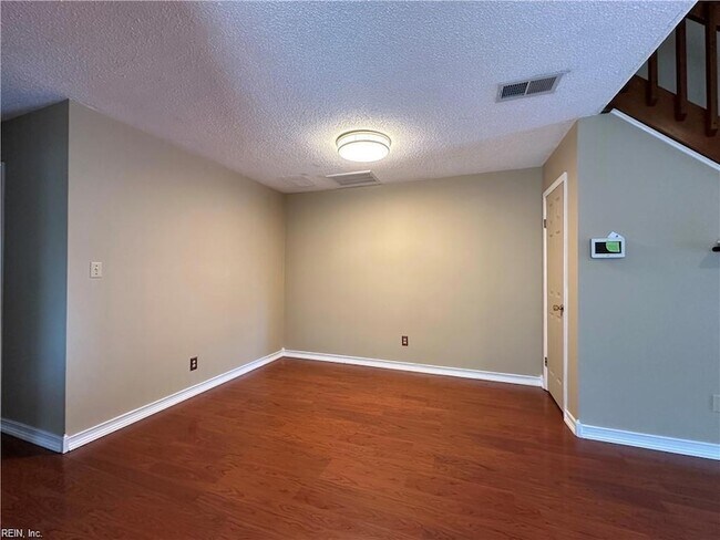 Building Photo - 3990 Roebling Ln