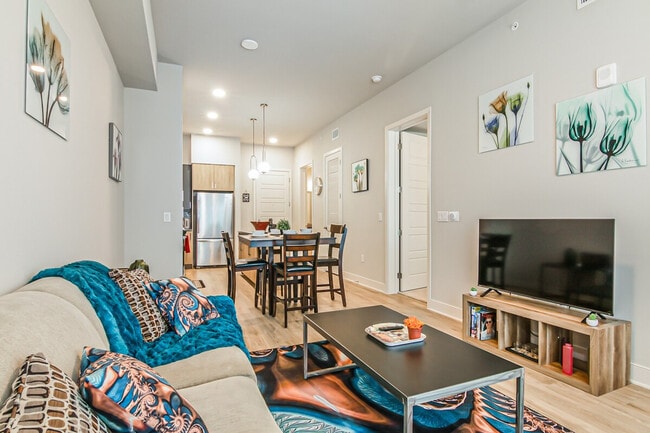 Primary Photo - 950 Leeland St