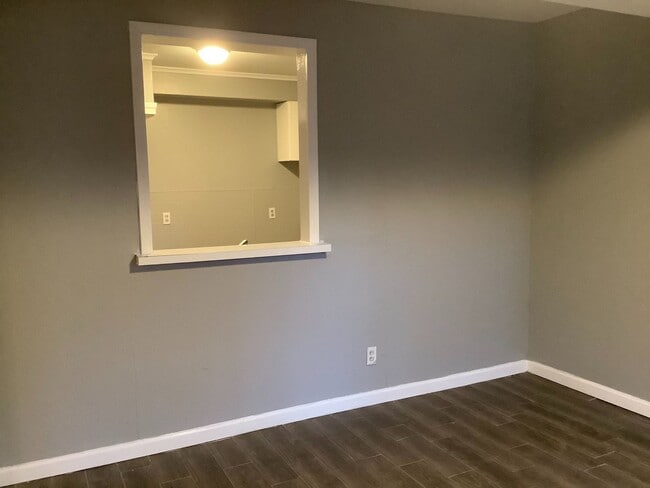 Building Photo - 2 Bedroom 1 Bath available for Rent