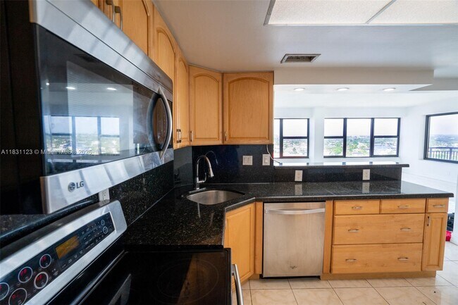 Building Photo - 3800 Galt Ocean Dr