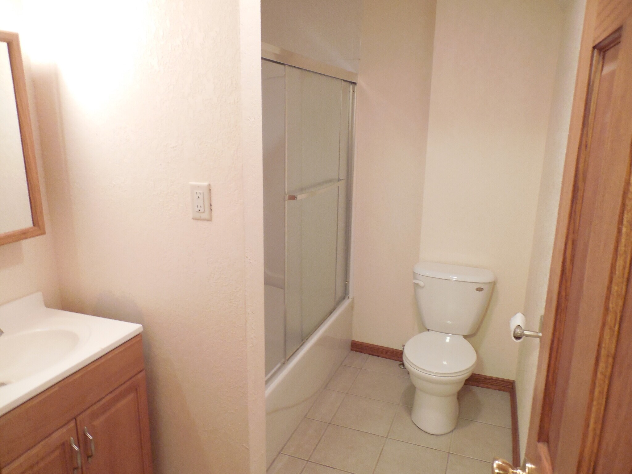 upstairs bath - 906 23rd St