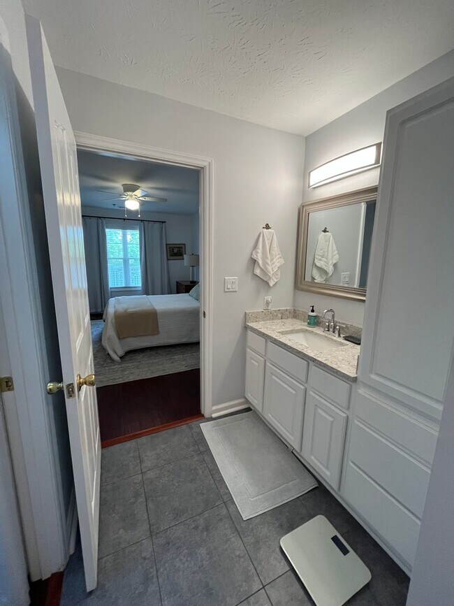 Building Photo - Welcome to our stunning 3-bedroom, 2-bathroom condo located in the beautiful city of Wilmington, NC.