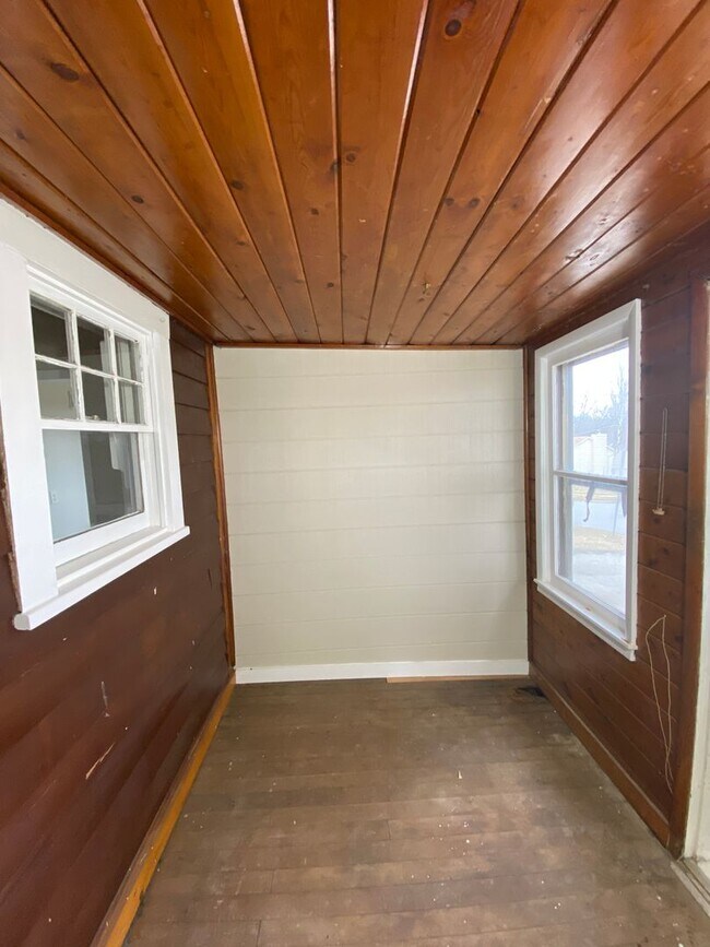 Building Photo - Cozy 2 Bedroom 1 Bath