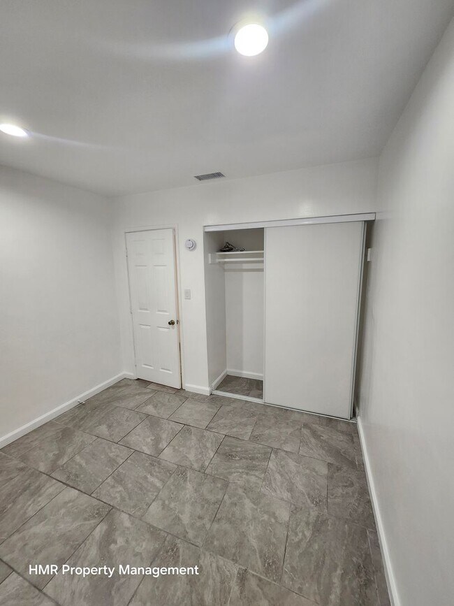 Building Photo - Beautiful remodel 3 bed 2 bath house