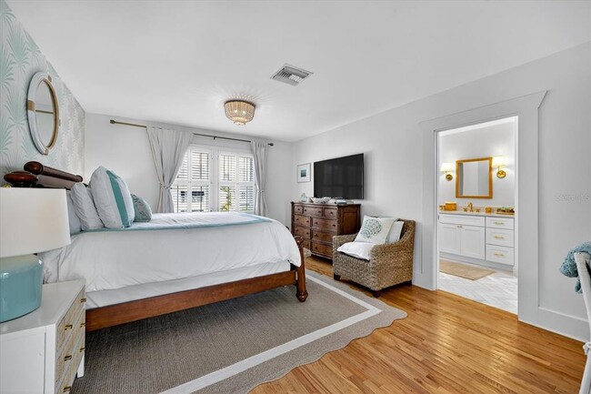 Building Photo - 235 10th Ave NE