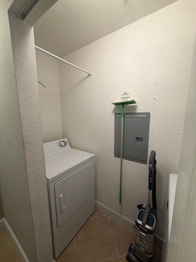 Building Photo - 4202 Renaissance Way