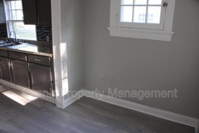 Building Photo - 1568 N Euclid Ave