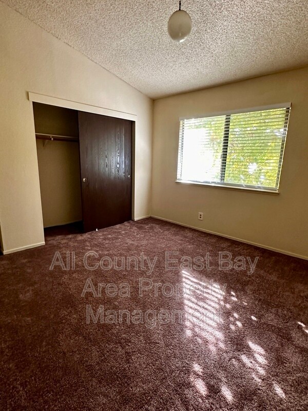 Building Photo - 1117 N Lincoln St