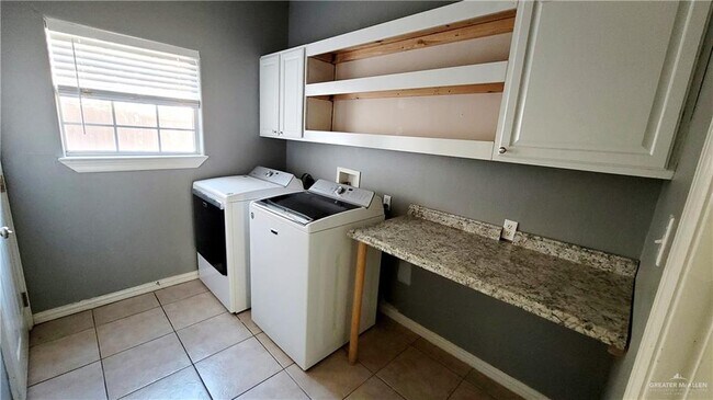 Building Photo - 25 El Jardin St