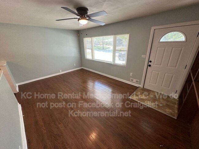 Building Photo - 10809 Ewing Ave