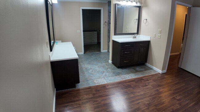 Master Bath - 3305 54th Pl