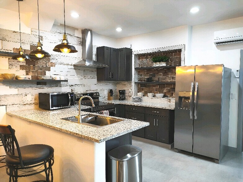 Building Photo - 283 Berrydale Ave