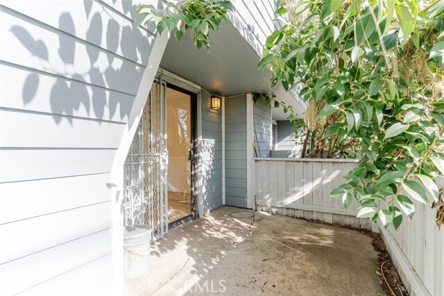 Building Photo - 15113 Saticoy St