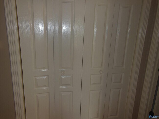 Building Photo - 2604 Little Cove Rd