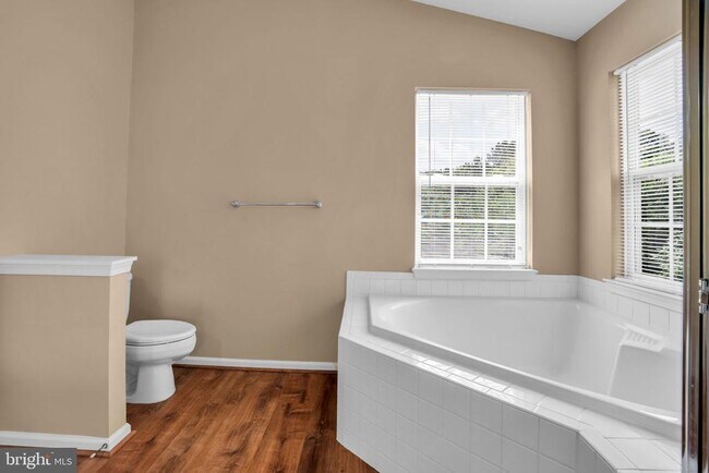 Building Photo - 8142 Tenbrook Dr