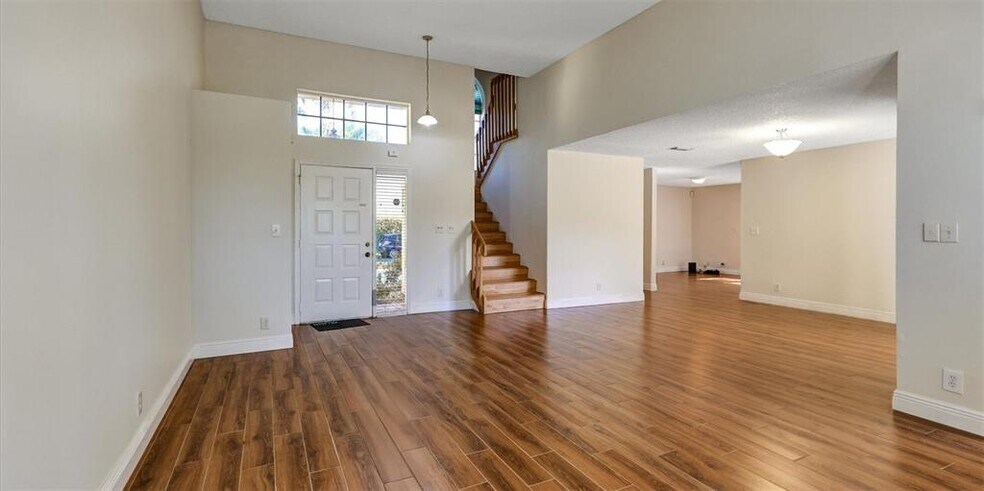 Building Photo - 1110 NW 108th Ave