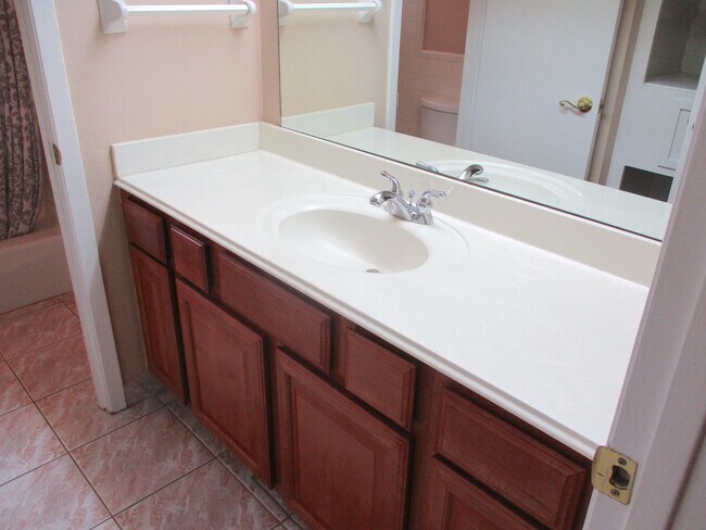 Building Photo - Beautifully updated condo in quite community