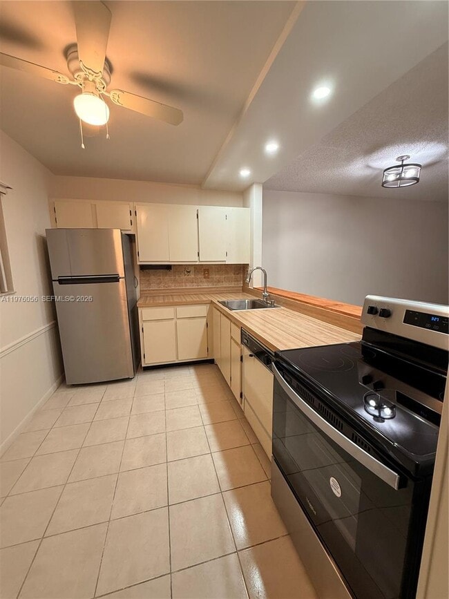 Building Photo - 5130 Las Verdes Cir