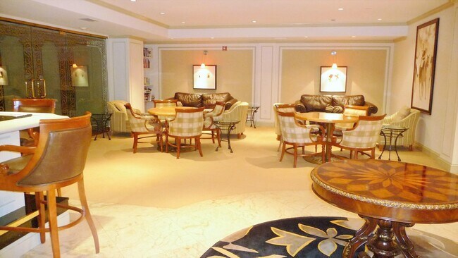 Building Photo - 801 S Olive Ave