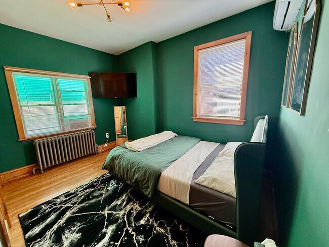 Building Photo - SPACIOUS & MODERN 3 BED/2.5 BA HOUSE w/ AC-Inlaid HARDWOOD Flooring-WASHER/DRYER & Rear PATIO in ...