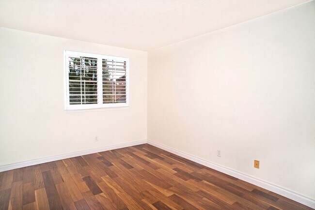 Building Photo - 12021 Falcon Crest Way