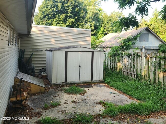Building Photo - 175 W Sylvania Ave