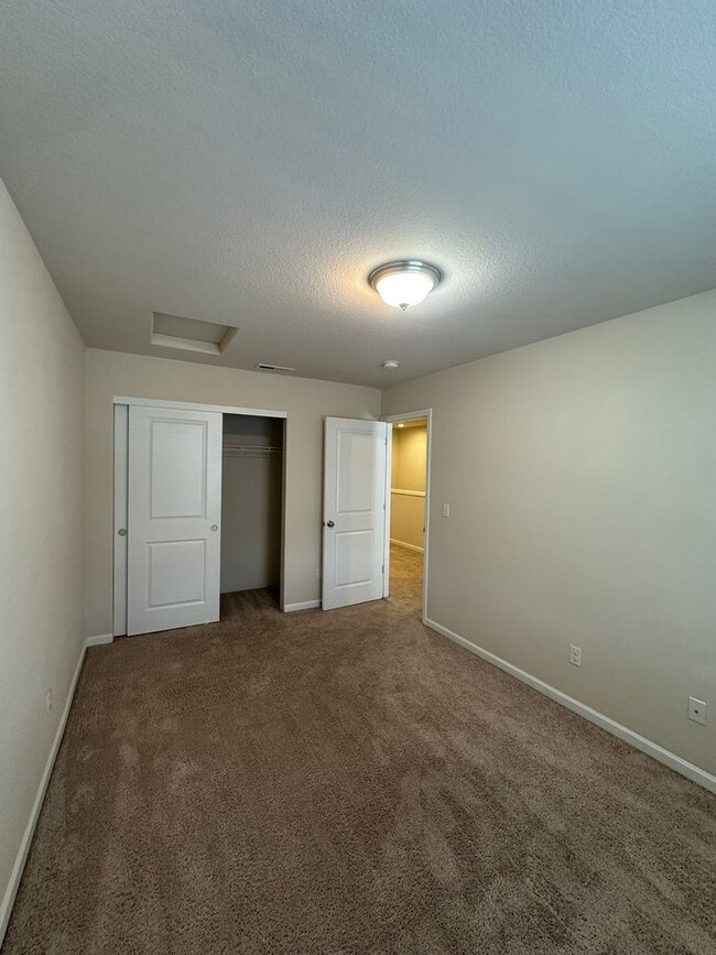 Building Photo - Newer Sherwood 3bd, 2.5ba Townhouse. Has A...