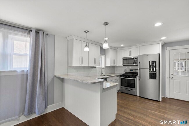 Building Photo - 28 Iver Ave