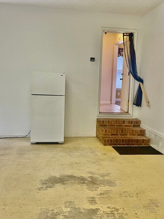 Building Photo - Beautiful Brick Ranch with basement