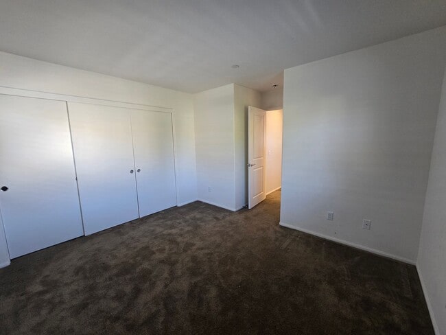 Building Photo - Spacious Home in Amenity-Rich Community