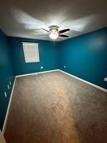 Building Photo - 105 Elmwood Dr