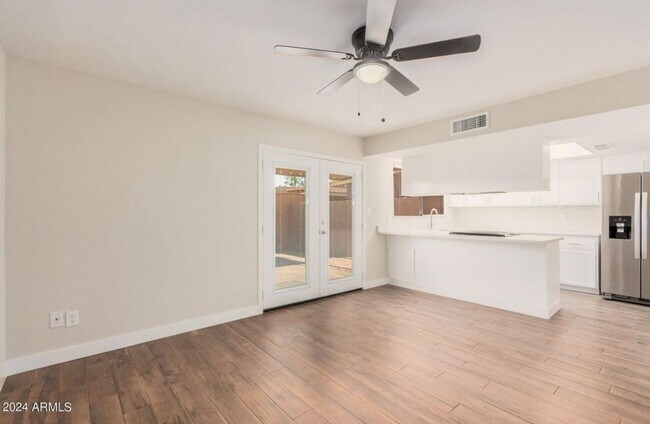 Building Photo - Spacious 4BR Townhome in Phoenix