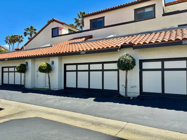 Building Photo - The Colony | Oxnard | 2 Bedroom + 2 Bathroom + Loft
