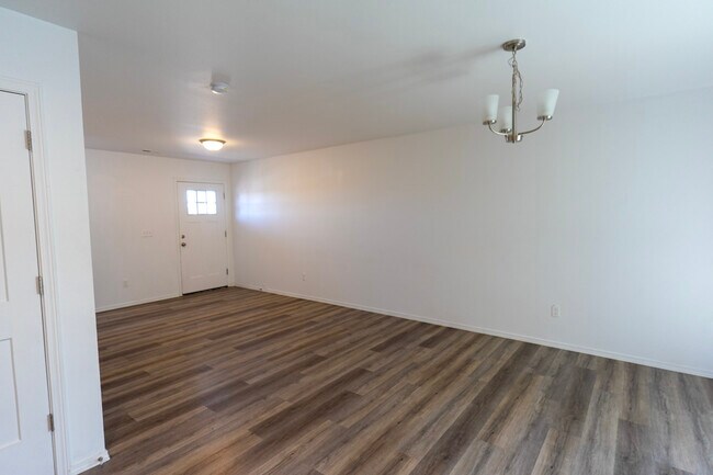 Building Photo - 2821 W Marina Dr
