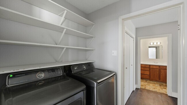 Building Photo - 200 Valley Acres Dr