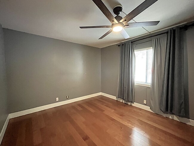 Building Photo - Great 1 bedroom, 1 bathroom condo in the heart of Green Hills!