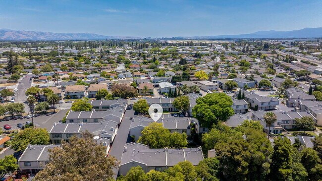 Building Photo - Spacious Condo in Santa Clara - Easy Commute!