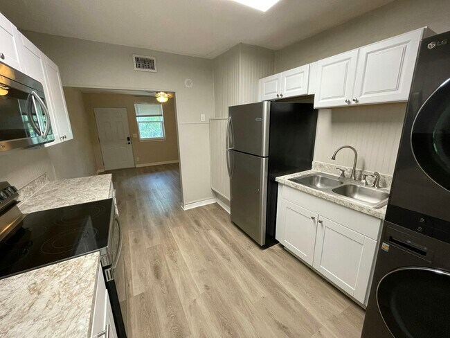 Building Photo - 1575 W 19th St