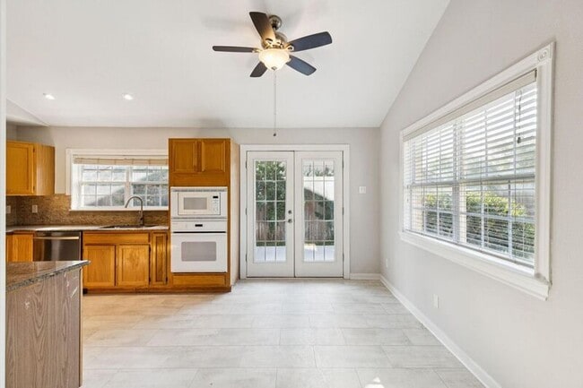 Building Photo - 3324 Claymore Dr