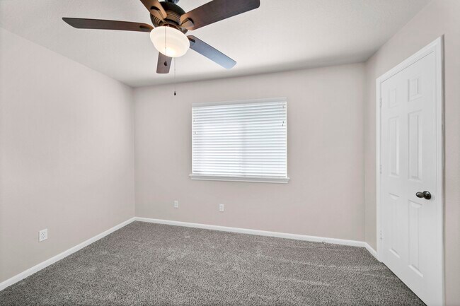 Building Photo - 987 Oak Glen Dr