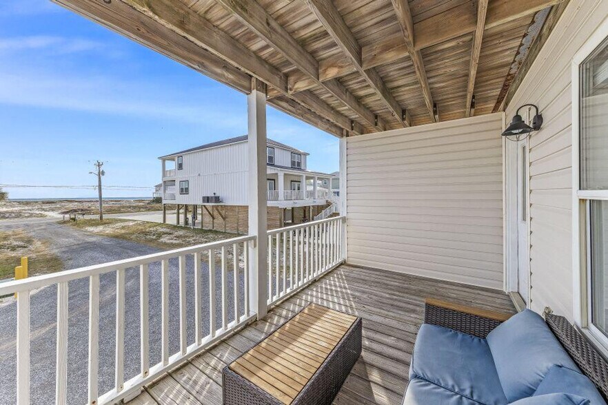 Building Photo - 1474 W Beach Blvd