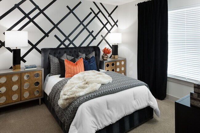 Building Photo - 1419 Montrose-ID268.1