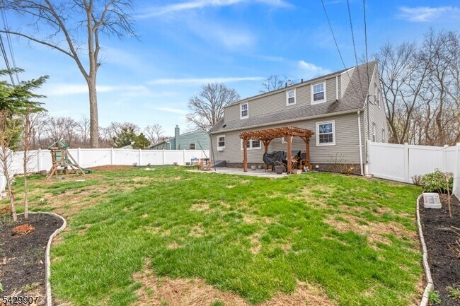 Building Photo - 821 Midwood Dr