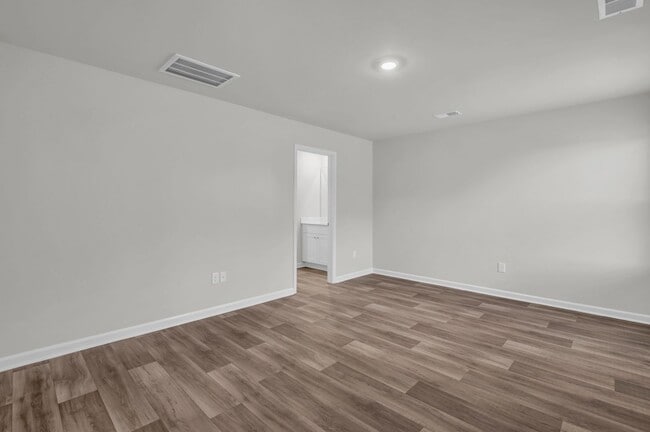 Building Photo - ***MOVE-IN SPECIAL*** $500 OFF OF YOUR FIR...