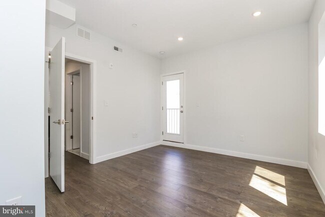 Building Photo - 917 N 15th St