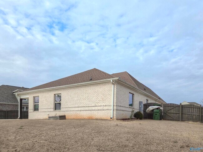 Building Photo - 223 Dustin Ln