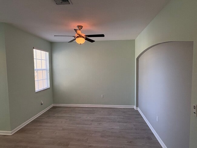 Building Photo - 3/2/1 Townhome in River Glen!
