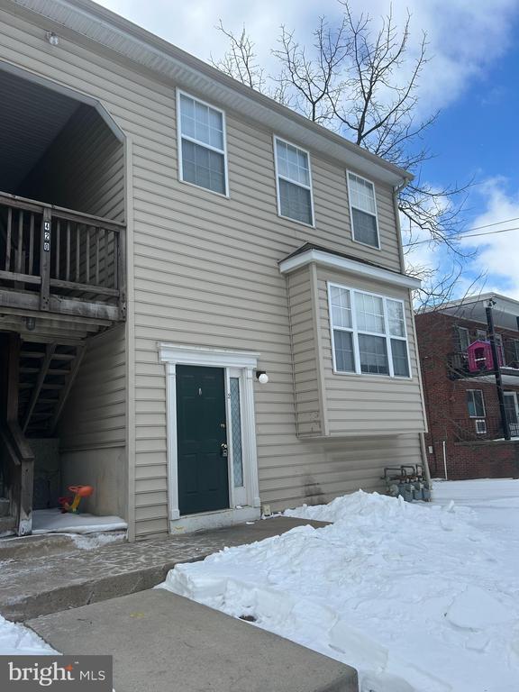 Building Photo - 420 W 8th St