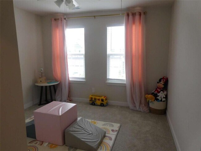 Building Photo - 376 Salt Lk Ln