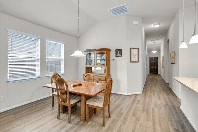 Building Photo - 18806 Legend Oaks Dr